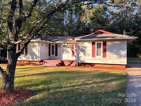 2nd image of 1700 Northwoods Dr