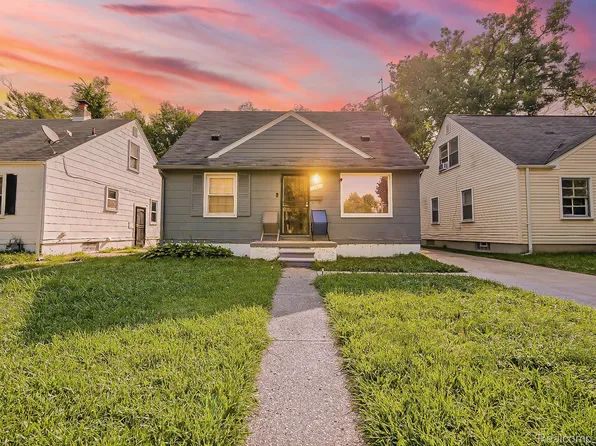 15900 W Parkway St, Detroit, MI 48223