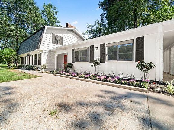 3rd image of 176 Country Club Cir