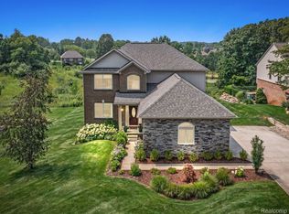 9645 Westwood Cir, Clarkston, MI 48348