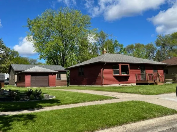 1605 Knight Ave N, Glencoe, MN 55336