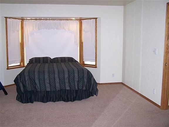 5th image of 699 Sierra St #865