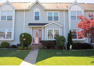 327 Bradford Ln, Lansdale, PA 19446