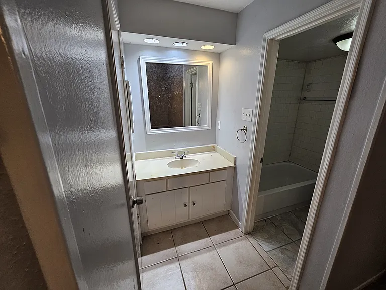 5702 Easthampton Dr #D — Photo 5