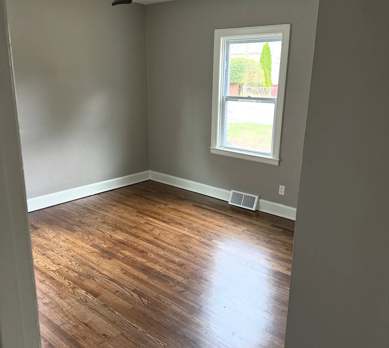 2 bed, 1200 sqft, $2,350 — Photo 4