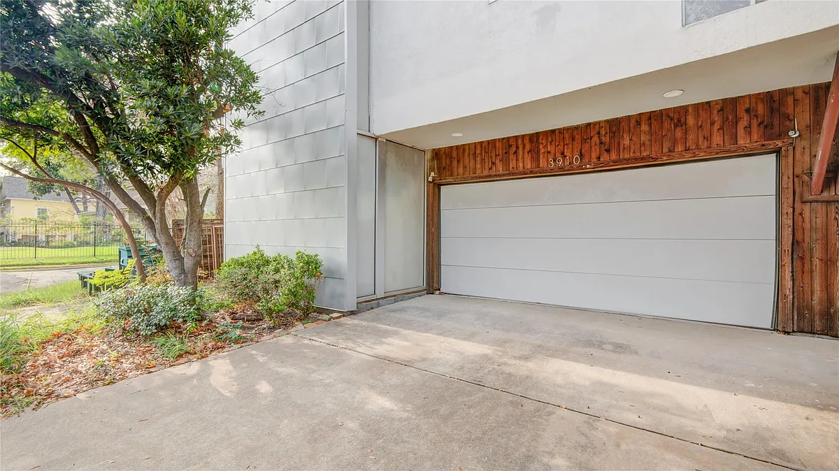 Building Photo - 3910 Austin St