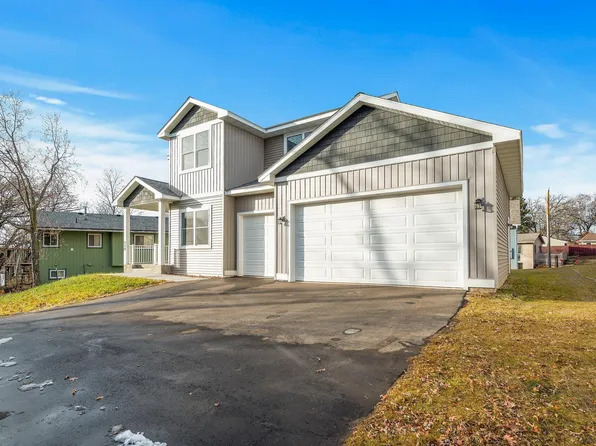 110 Craig Pl, Willernie, MN 55090