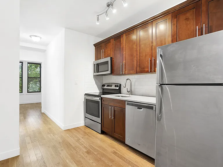 400 7th Ave #4R — Photo 5