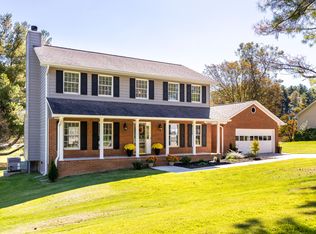 101 Naples Ln, Oak Ridge, TN 37830