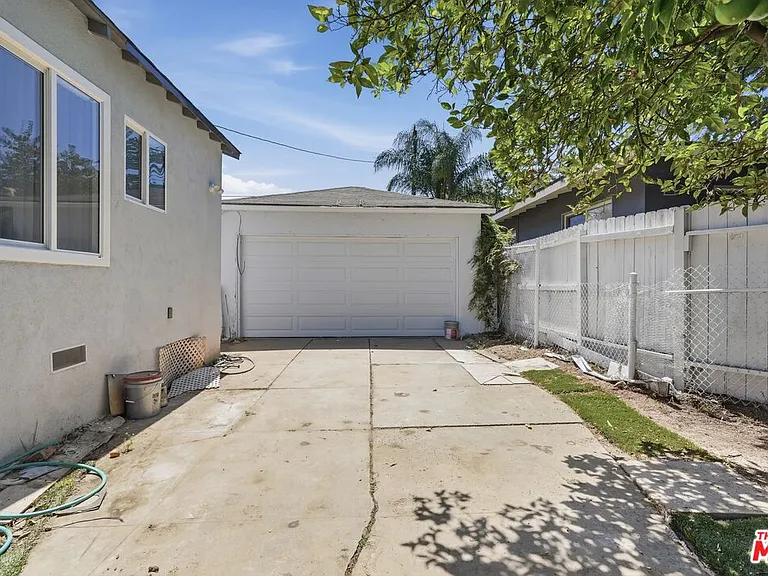 2938 Kansas Ave — Photo 42