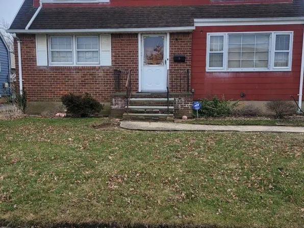 11 Columbine Avenue, Merrick, NY 11566