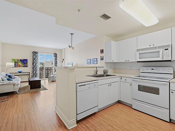 3rd image of 10 Aragon Ave Suite 1218