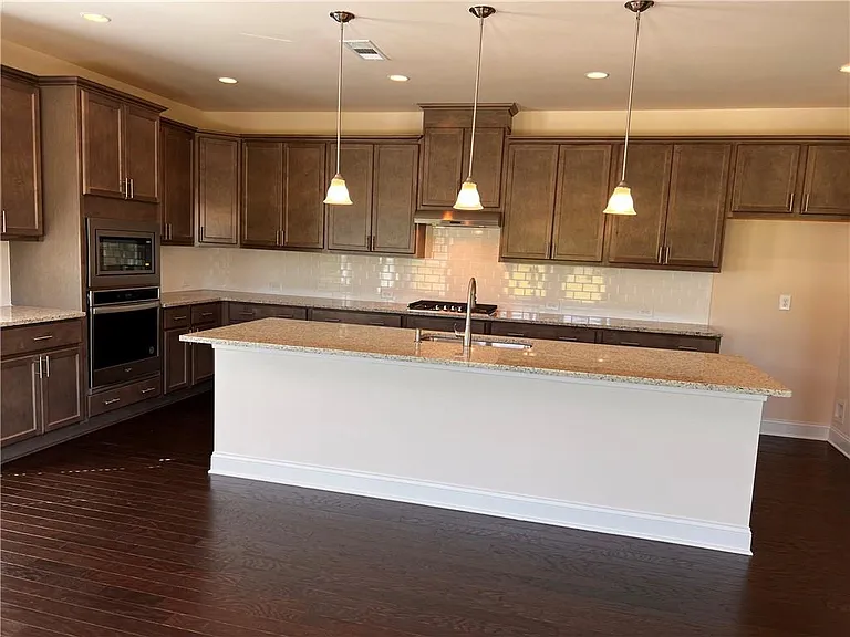 3755 Crestland Ln — Photo 3