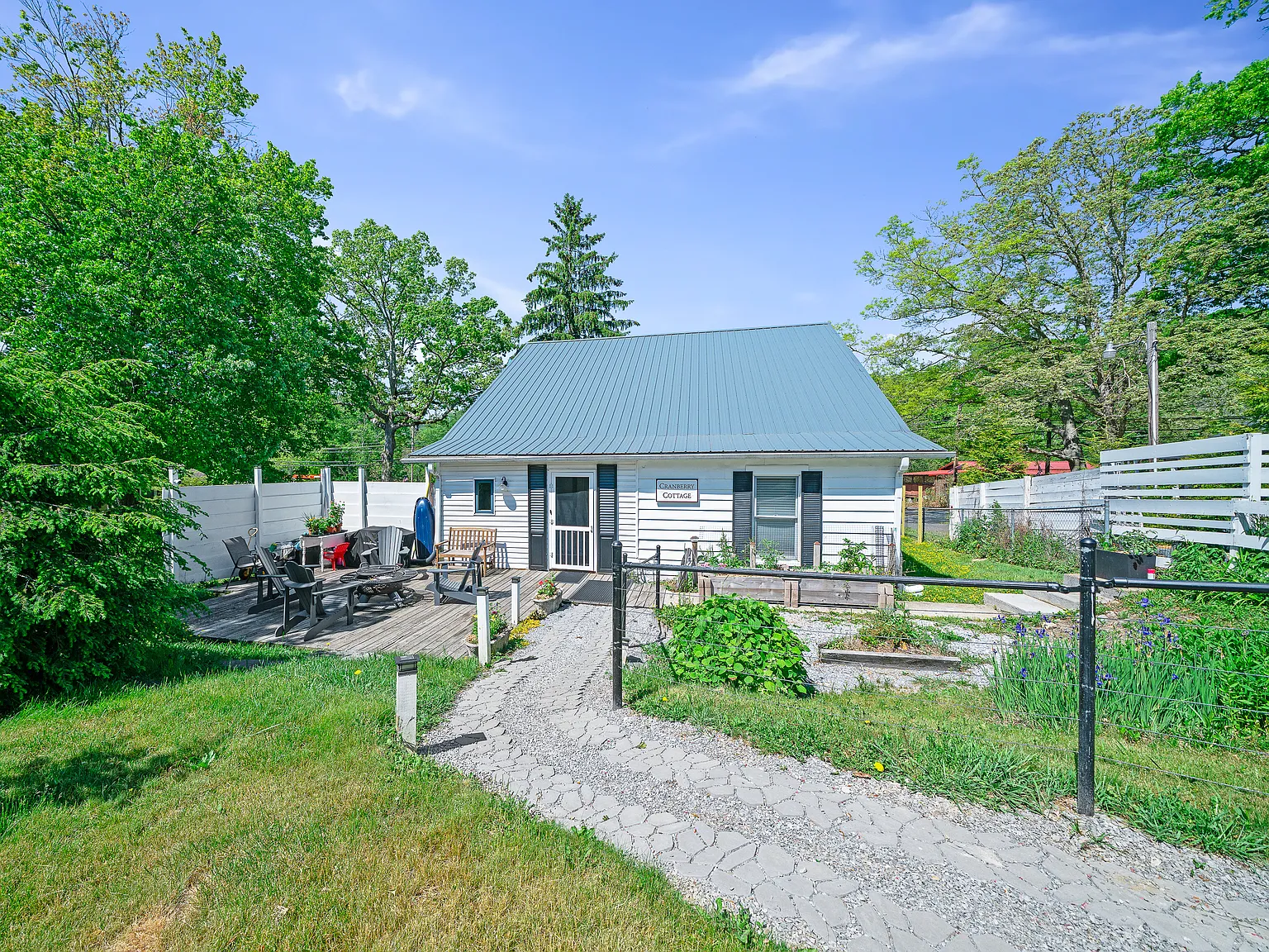 490 Cranberry St — Photo 2