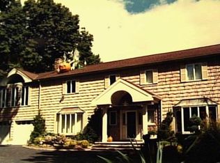 208 Saxonwood Rd, Fairfield, CT 06432