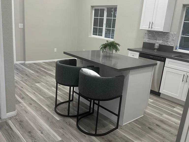 1710 Golden Way #B — Photo 10
