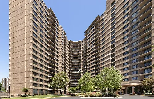The Warwick Apartments Photo 1