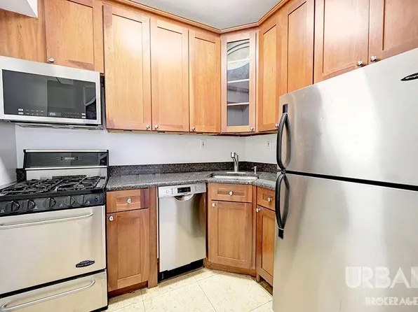 10 West 74th Street image 3 of 9