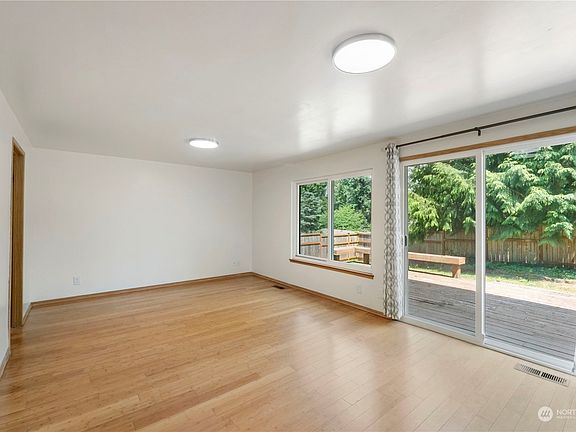 4th image of 32030 4th Ave SW