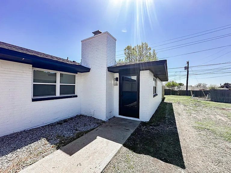 4710 NW Motif Manor Blvd #B — Photo 2