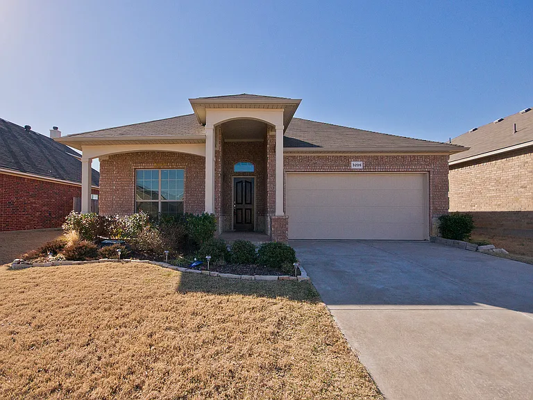 3205 Buckthorn Ln — Photo 1