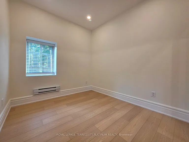 11 Beaconsfield Ave — Photo 18
