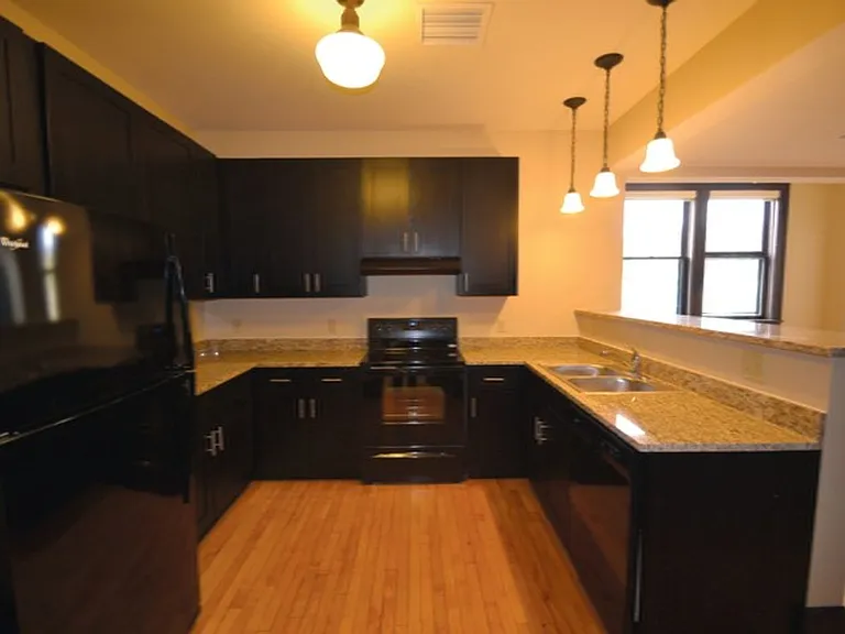 300 N Lowell Ave — Photo 7
