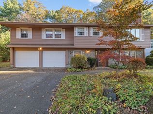 37 Ledgewood Rd, Framingham, MA 01701