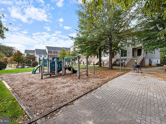 5th image of 11303 King George Dr #12