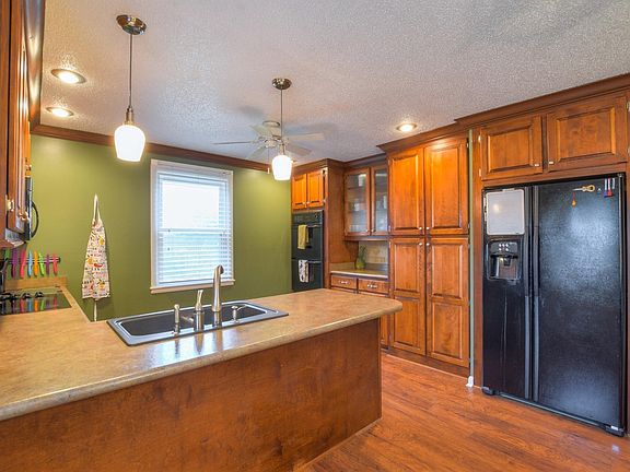 3rd image of 2600 Edge O Lake Dr