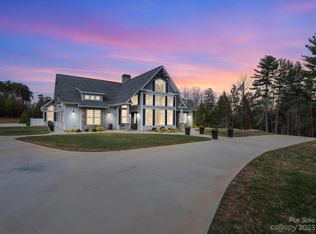 26 Silver Fox Ln, Tryon, NC 28782