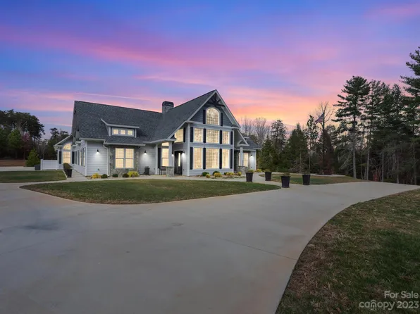 26 Silver Fox Ln, Tryon, NC 28782