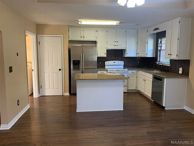 243 Primrose Dr — Photo 4