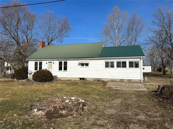 702 E Quincy St, Griggsville, IL 62340