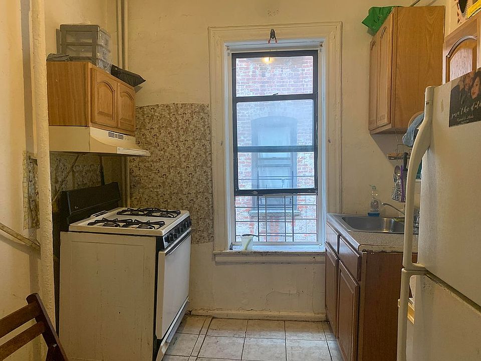 2nd image of 1993 Amsterdam Ave APT 44