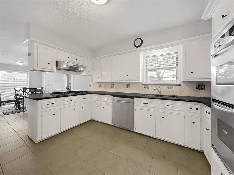 12406 Sarti St — Photo 11