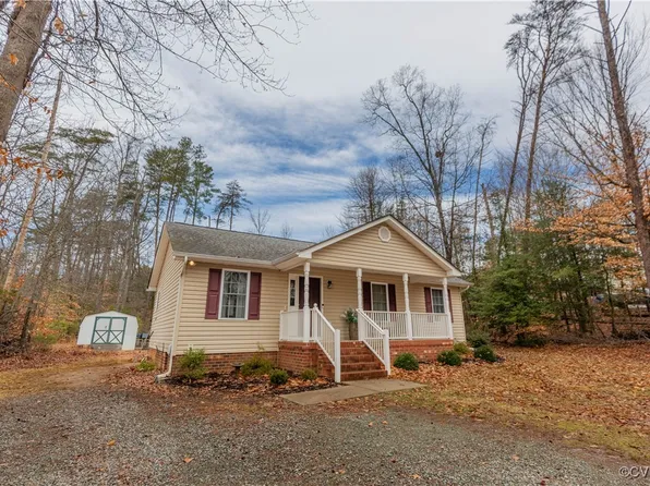 791 Lake Caroline Dr, Ruther Glen, VA 22546