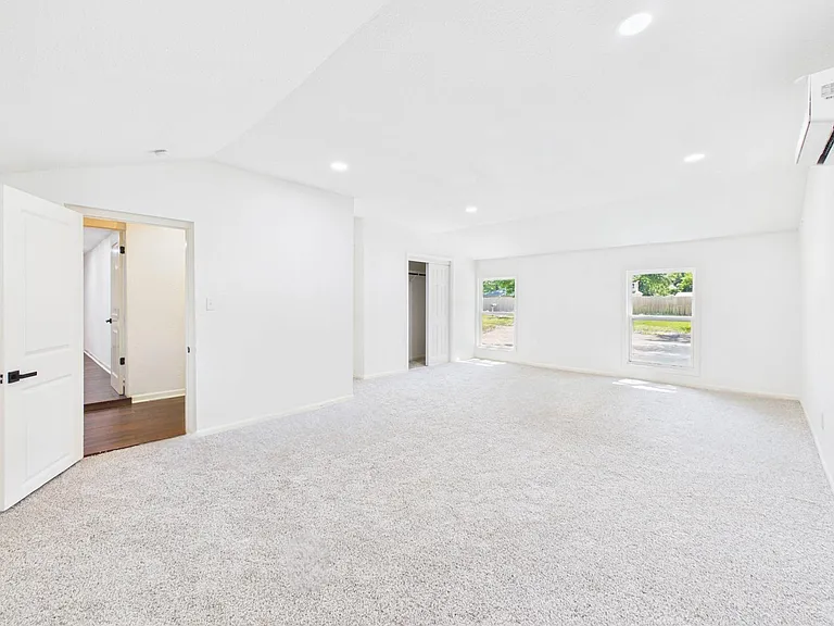 11515 Iberia Dr — Photo 24