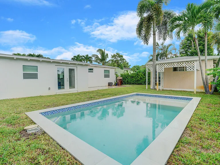 340 Summa St — Photo 3
