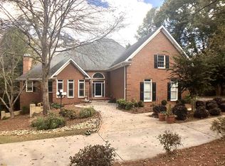 520 Emerald Lake Dr, Fayetteville, GA 30215
