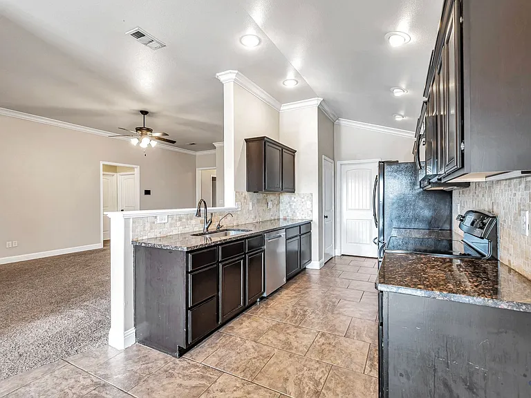 423 O'Rourke St — Photo 14