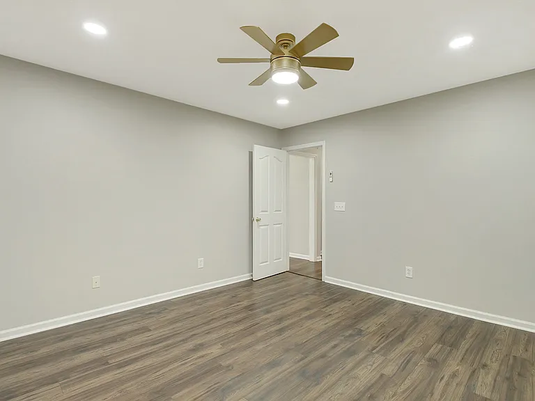 56 Pemberton Pl — Photo 24