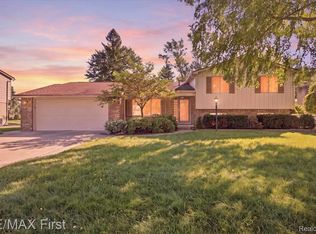 3590 Historic Dr, Troy, MI 48083