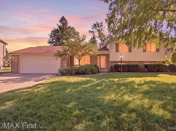 3590 Historic Dr, Troy, MI 48083