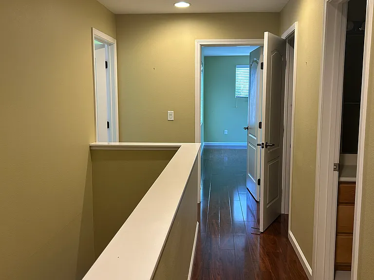 WALKWAY UPSTAIRS