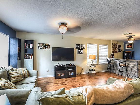 Recent paint and new ceiling fans.