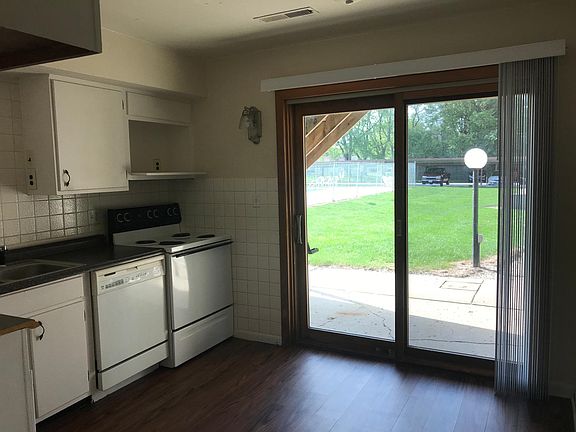 3rd image of 3623 N Sterling Ave APT B14