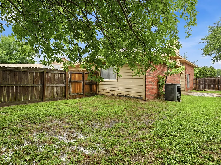 2540 Winter Oak St — Photo 24