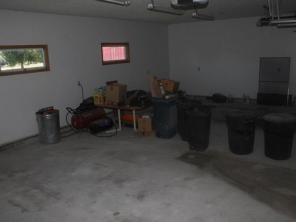 4th image of 18153 Leisure Ave