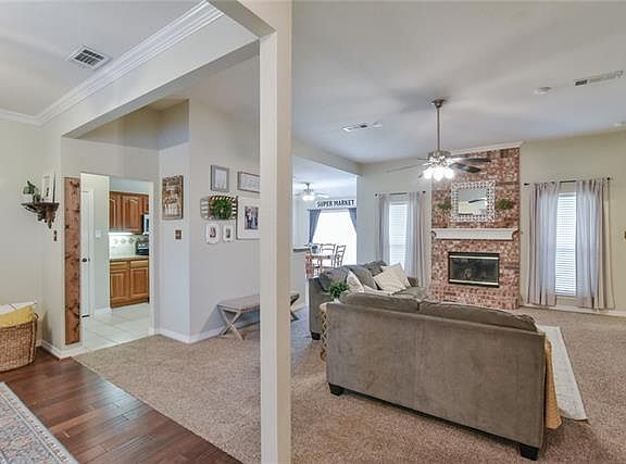 3rd image of 6601 Meadow Glen Dr